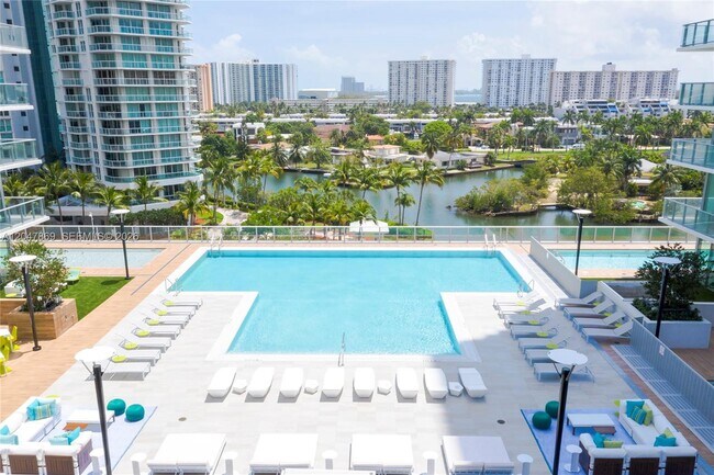 Building Photo - 300 Sunny Isles Blvd