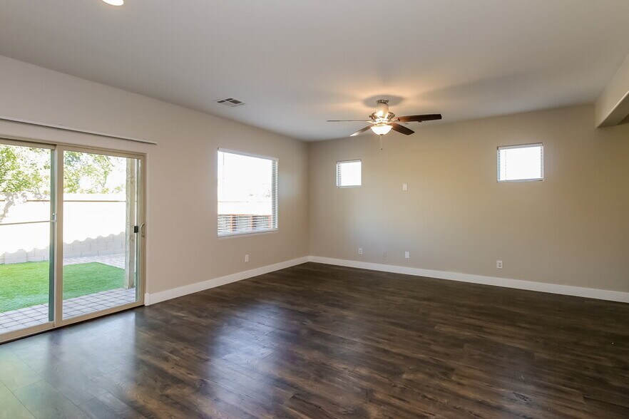 Building Photo - 1240 E Taylor Trail