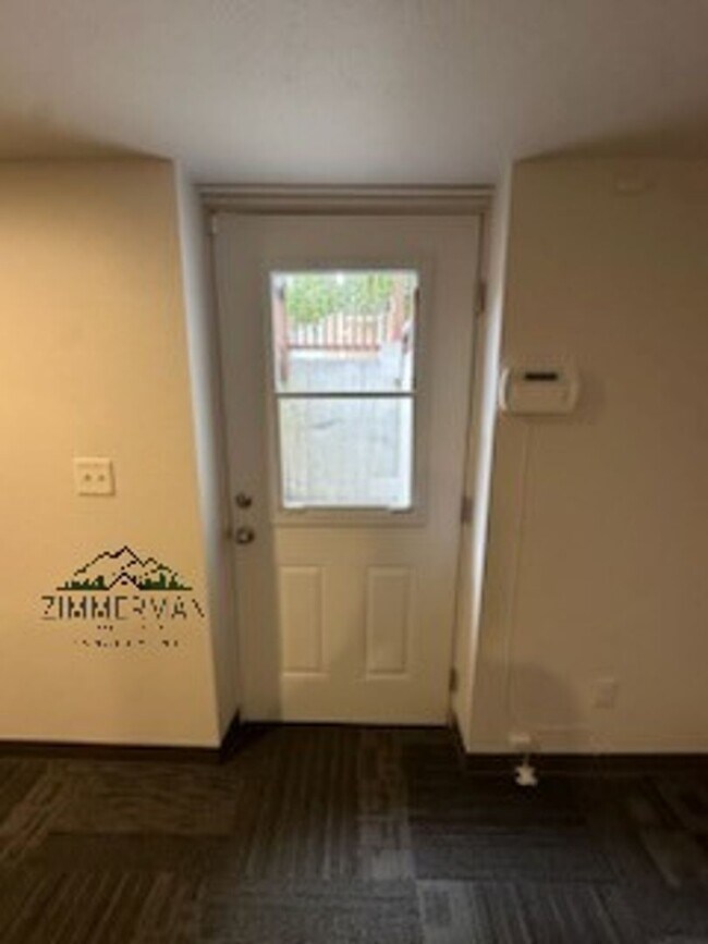 Building Photo - Charming 2 bed 2 bath home in Eugene