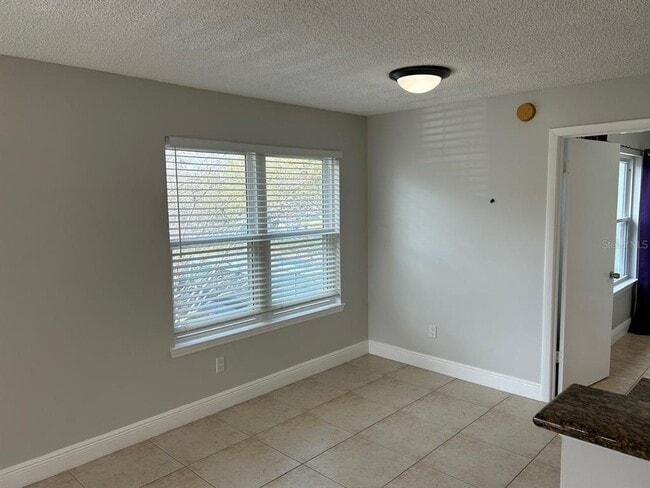 Building Photo - 727 Sugar Bay Way