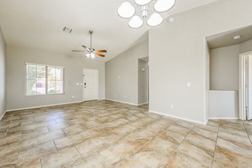 Building Photo - 9238 W Potter Dr