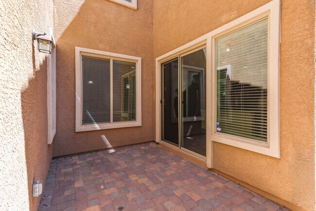 Building Photo - Nicely Upgraded Mountains Edge Gated Commu...