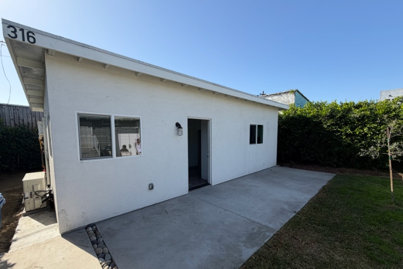 Building Photo - 316 W 54th St