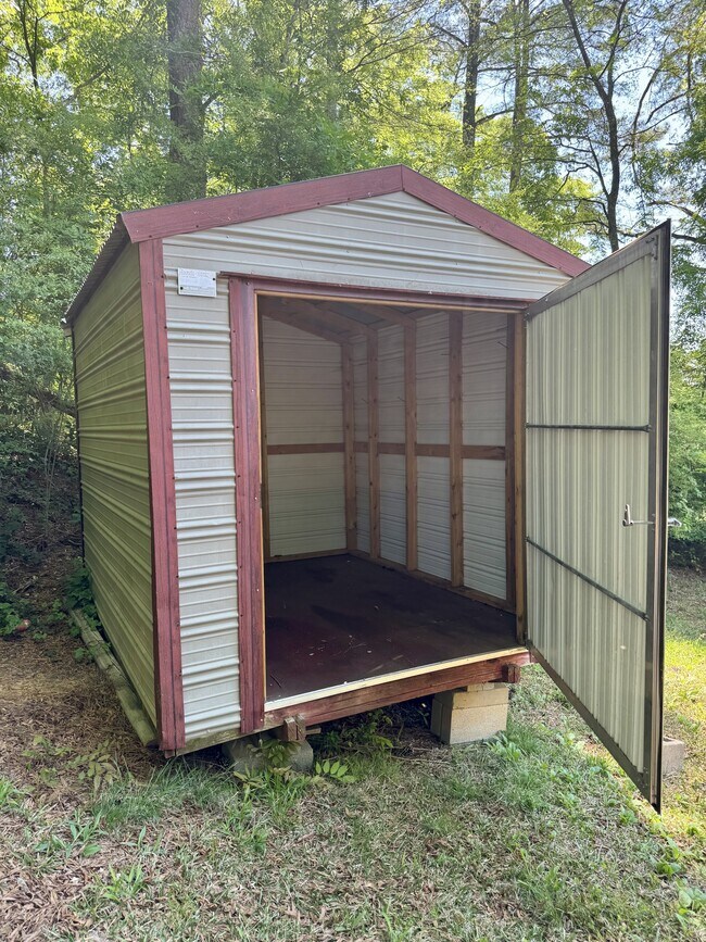 Building Photo - 2 Clervue Cir NE