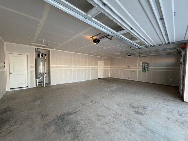 Building Photo - Brand New Hayden Home