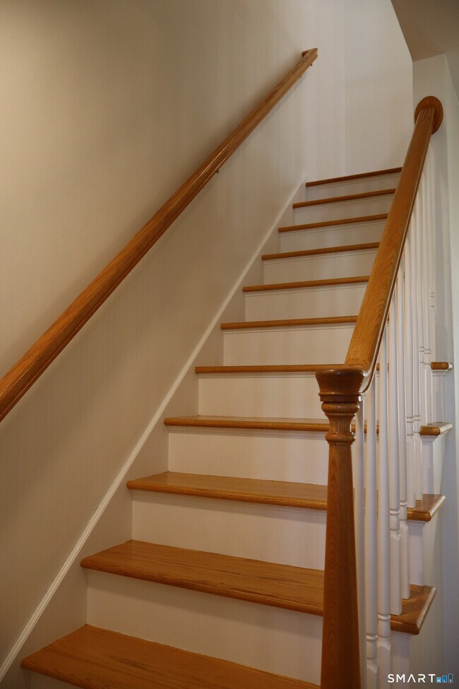 Building Photo - 25 W Silver St