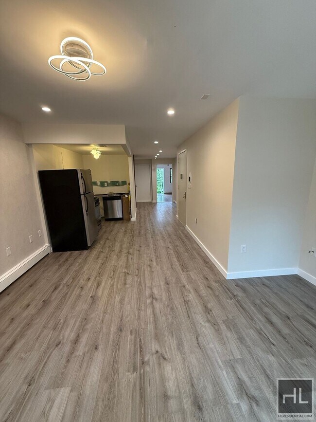 Building Photo - 2 BEDROOM | LONG ISLAND CITY