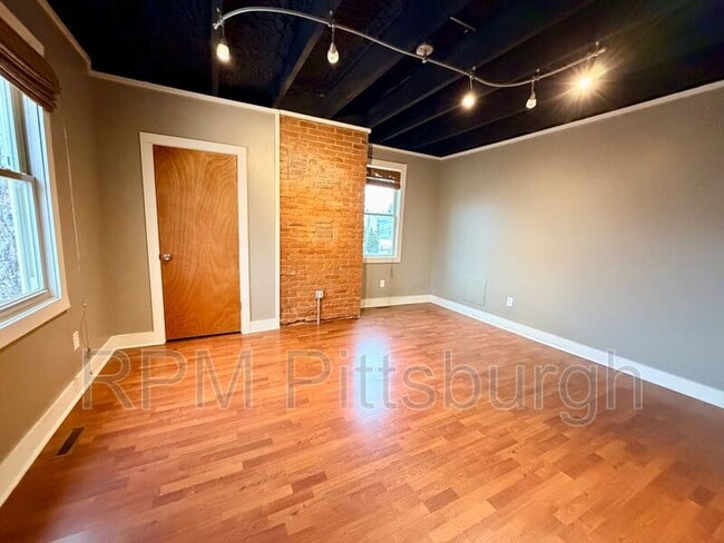 Building Photo - 3947 Mintwood St