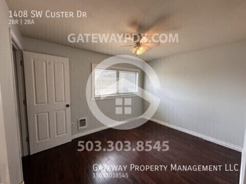 Building Photo - 1408 SW Custer Dr