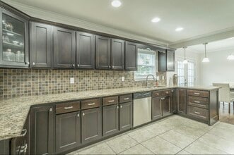 Building Photo - 4800 Maryland Dr
