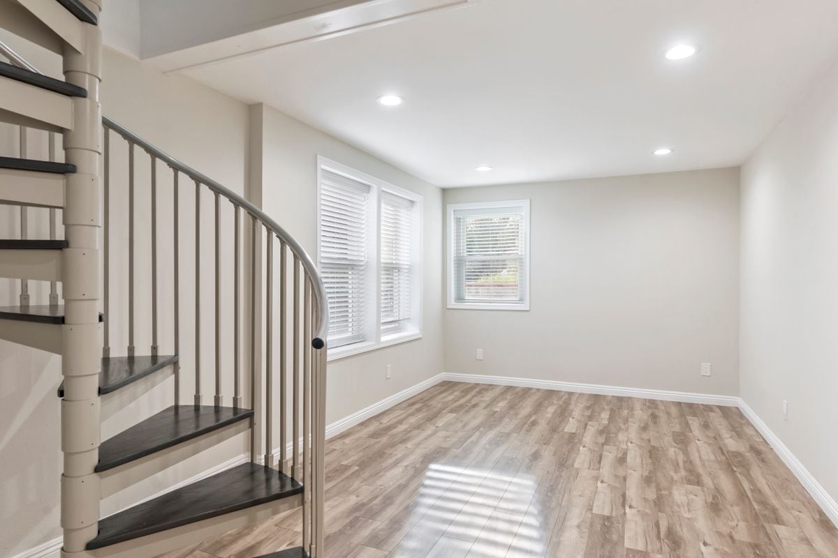 Building Photo - 744 Onarga Ave