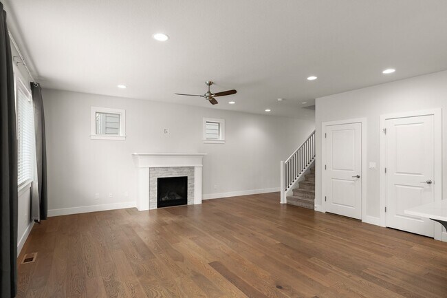 Building Photo - Beautiful 4 Bedroom, 2.5 Bath Home for Rent in Annand Heights, Tigard, OR