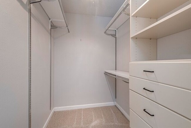 Building Photo - 4 bedroom 3 bath home in Tualatin with sep...