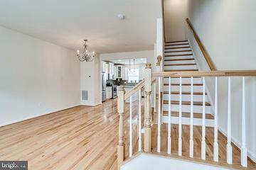 Building Photo - 612 Totten Pl NE