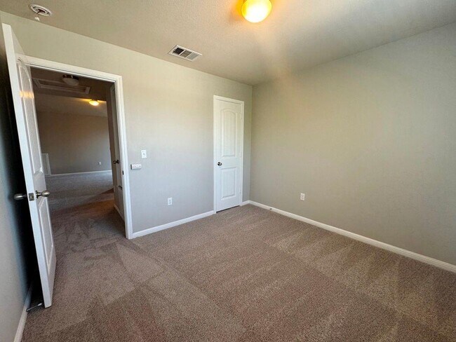 Building Photo - 120 Kingfisher Ln