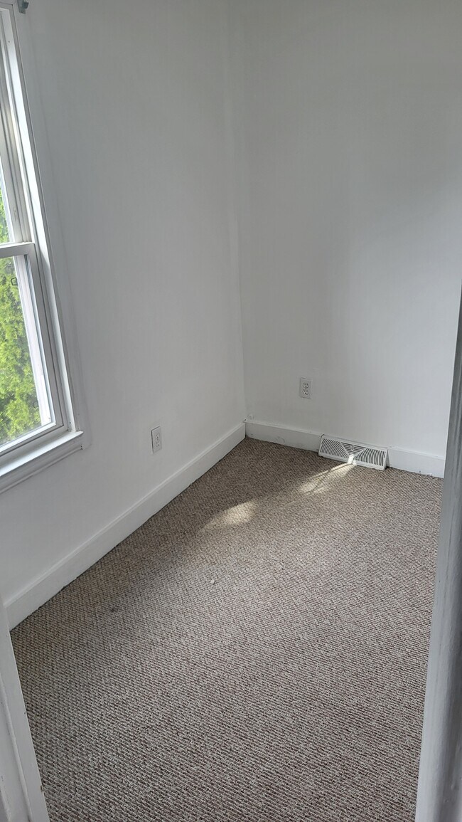 Building Photo - 23 Locust Park