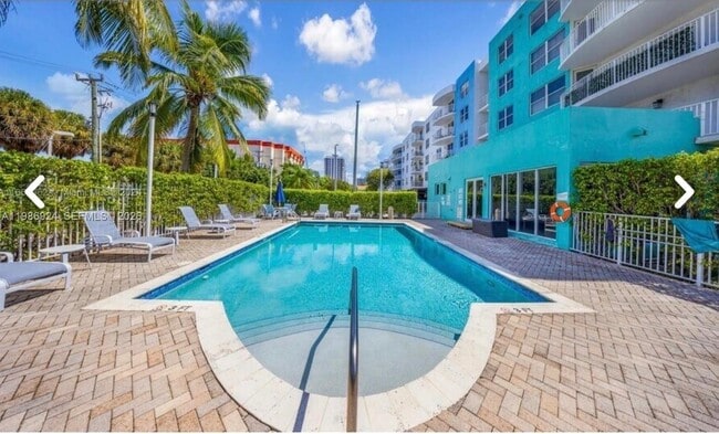 Building Photo - 1555 N Treasure Dr