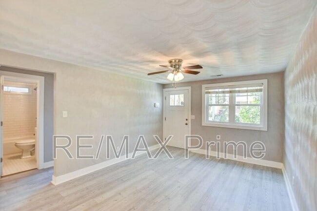 Building Photo - 7304 Major Ave