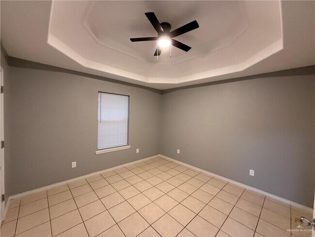 Building Photo - 10 Moonlight Ln
