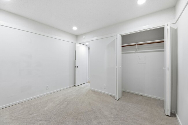 Building Photo - Elegantly Updated Apartment for Rent in Orinda