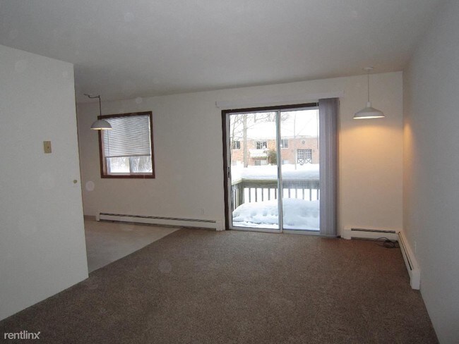 Building Photo - 2 br, 1 bath Apartment - Martin House Apts 32