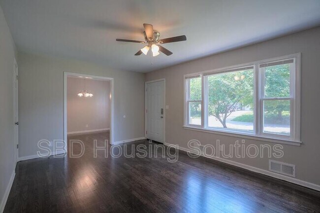 Building Photo - 10104 Bellaire Ave