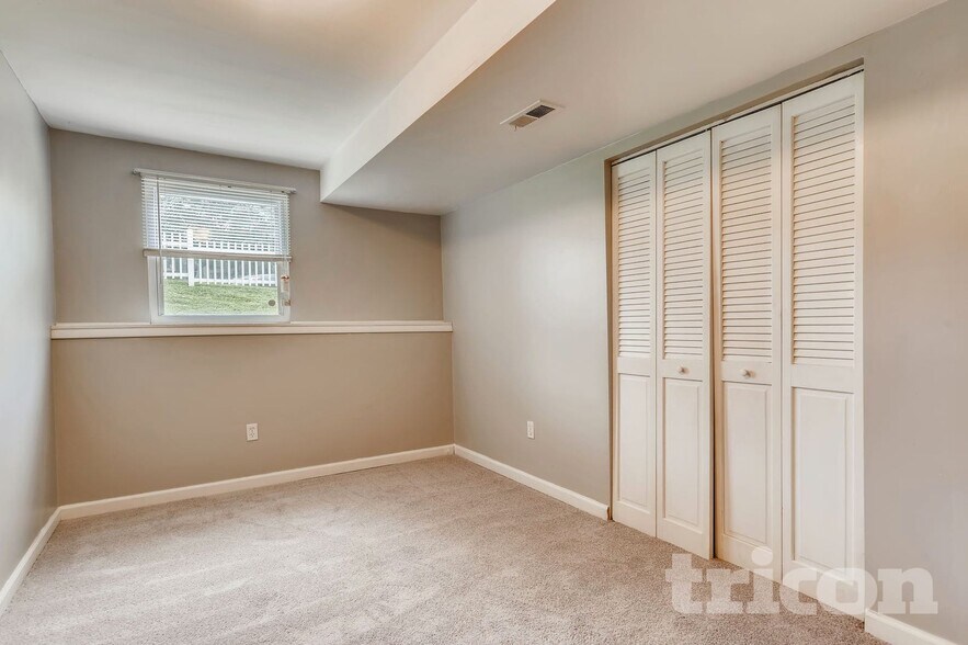 Building Photo - 329 Kearney Dr