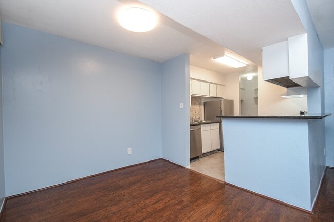 Building Photo - 10603 S Wilcrest Dr