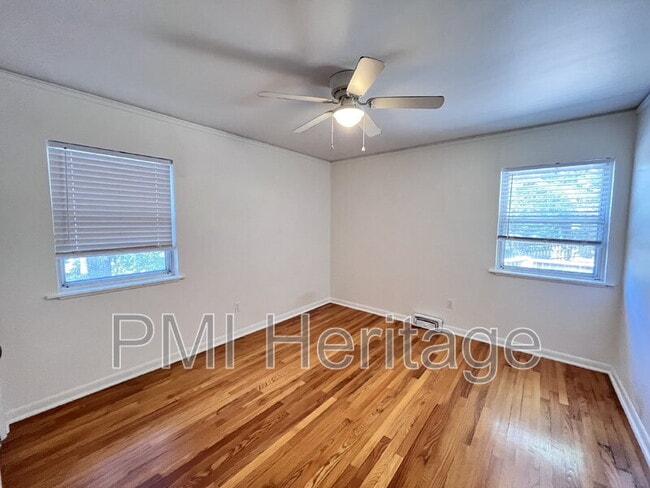 Building Photo - 1139 N Sunset Dr