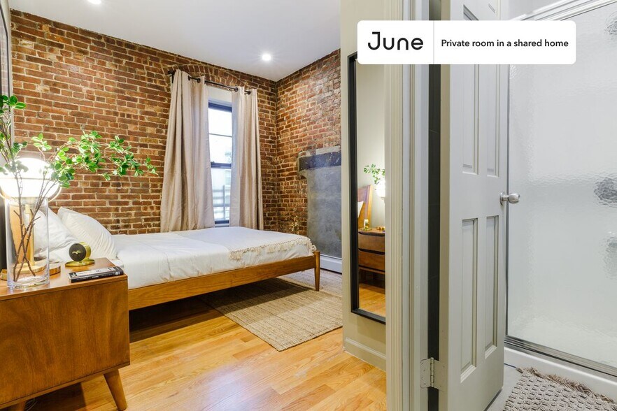 Building Photo - Private bedroom in 4 bed/4 bath Home