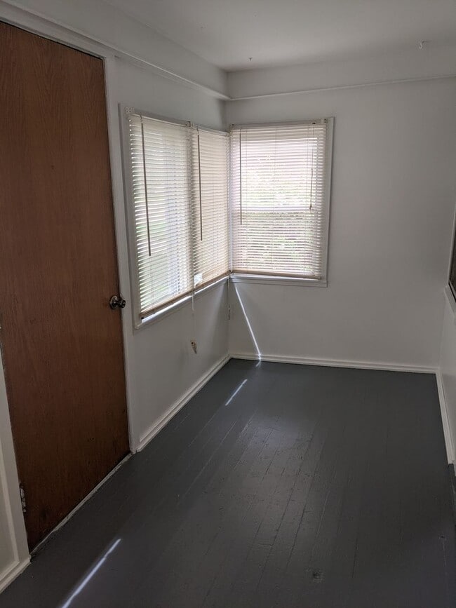 Building Photo - Cute 1 bedroom house! Located near Ta Ha Zouka Park!  Bonita casa de 1 dormitorio. ¡Ubicada cerca...