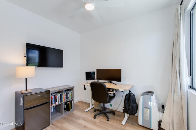 Building Photo - 4220 N 32nd St