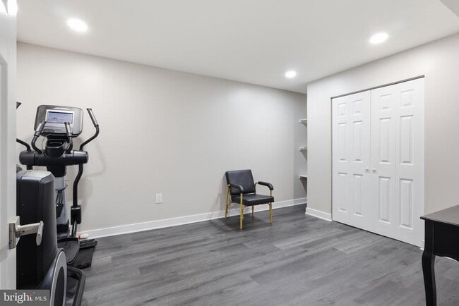 Building Photo - 9202 Wood Creek Cir