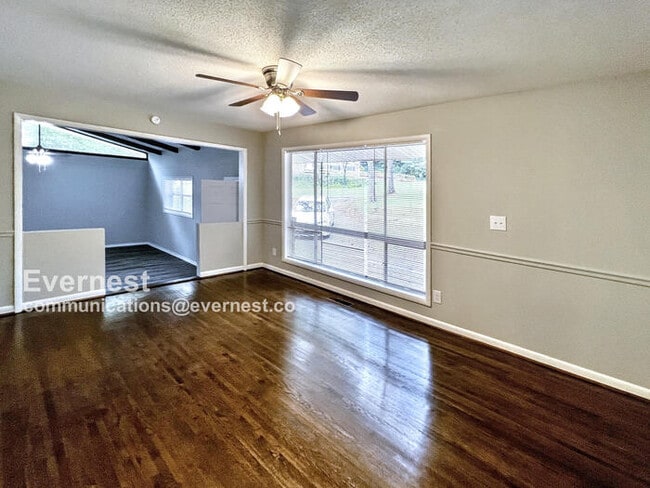 Building Photo - 1116 Lay Dr