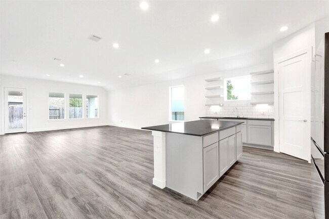 Building Photo - 153 Aurora Spgs Dr