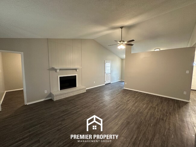 Building Photo - Newly Renovated 3BR/2BA in 38141 | Vaulted Ceilings, Fireplace & Fenced Yard