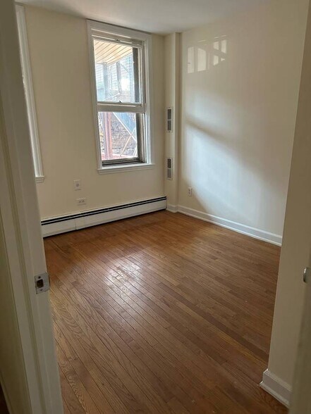 Building Photo - 3121 Corlear Ave
