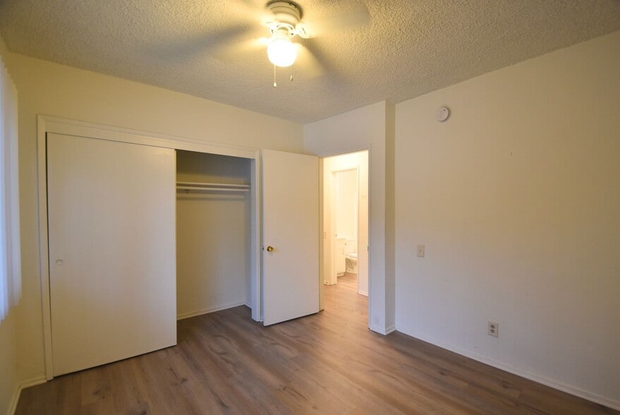 Building Photo - 10843 Kling St