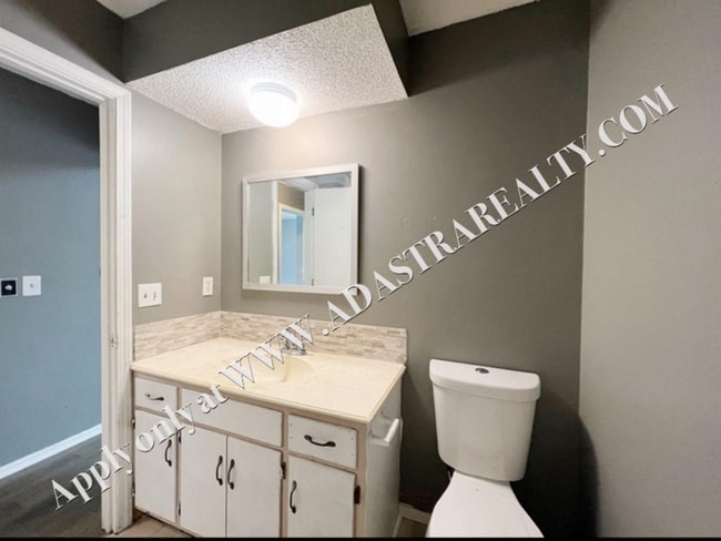 Building Photo - Cozy 4 Bedroom 3 Bath in Olathe-Coming SOON!!