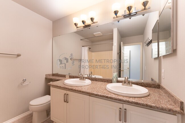 Building Photo - 2062 Newport Way NW