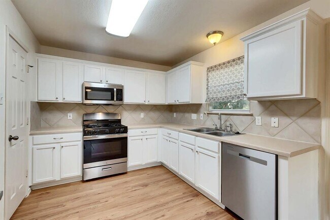 Building Photo - 3735 Castle Rock Dr