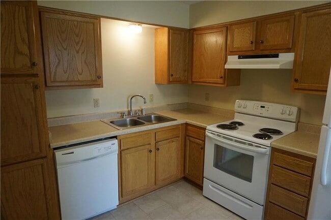 Building Photo - 2720 Whitney Pl