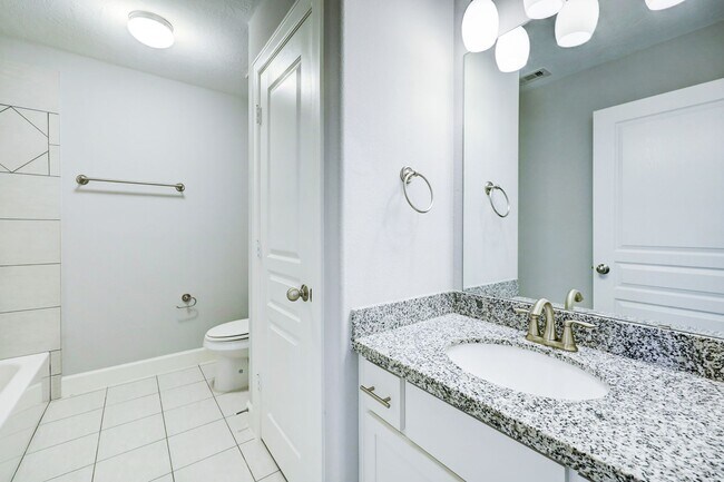 Building Photo - 1811a Wichita St