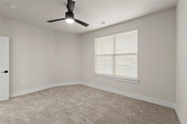 Building Photo - 2648 Sandy Plains Rd