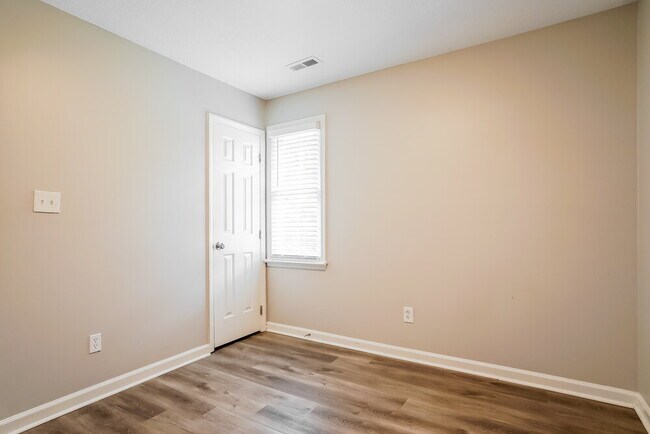 Building Photo - 3604 Greywood Dr