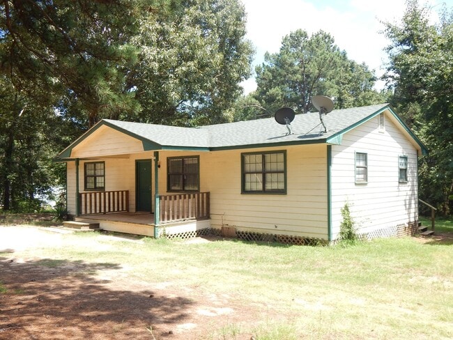 Building Photo - Winona ISD: 3 Bedroom, 2 Bath Home in a Co...