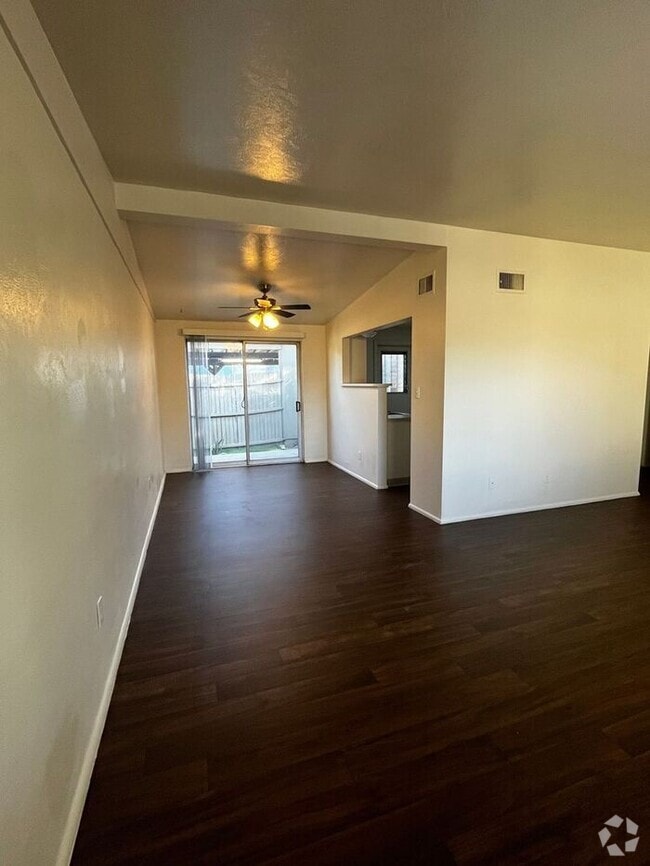 Building Photo - Close to university -- 2 Bedroom/2 Bath