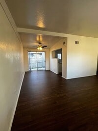 Building Photo - Close to university -- 2 Bedroom/2 Bath