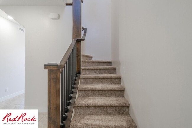 Building Photo - Gorgeous 3 Bedroom Townhome in Washington!