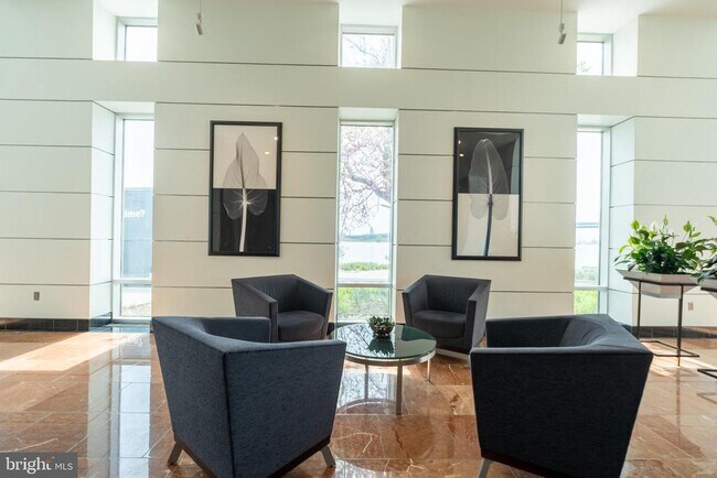 Building Photo - 901 N Penn St